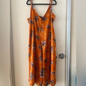 NWT Beautiful Spring/Summer Floral jumpsuit
